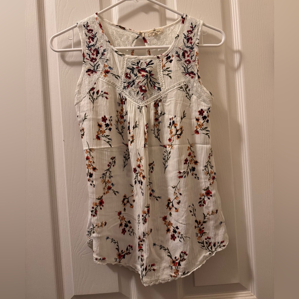 Sleeveless Floral Embroidered Camisole - White